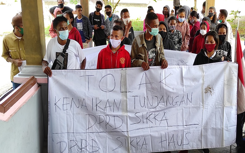Datangi Gedung DPRD Sikka, Forum Kota Tolak Kenaikan Tunjangan Anggota Dewan
