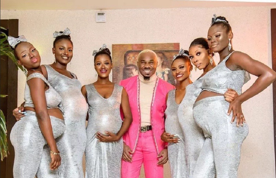 Playboy Boyong 6 Perempuan yang Dihamili ke Pernikahan Teman, Netizen: Sakit Mental!