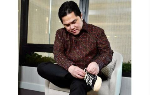 Erick Thohir Pakai Batik dan Sneakers, Netizen: Keren Pak