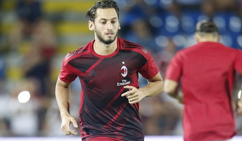 MU Ganggu Usaha Juventus Datangkan Hakan Calhanoglu