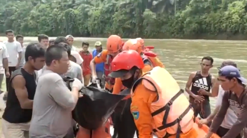 Angkut Hasil Panen, 5 Petani Wanita di Pesisir Selatan  Hanyut di Sungai