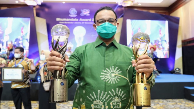 Anies Kembali Sabet Penghargaan, Netizen: Jangan Sering-Sering Pak, Ada yang Panas