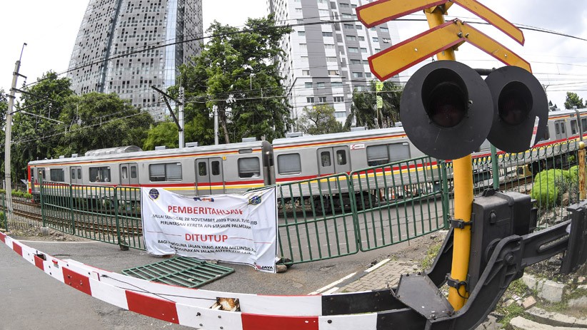 Perlintasan Sebidang Kereta Api di Palmerah Ditutup