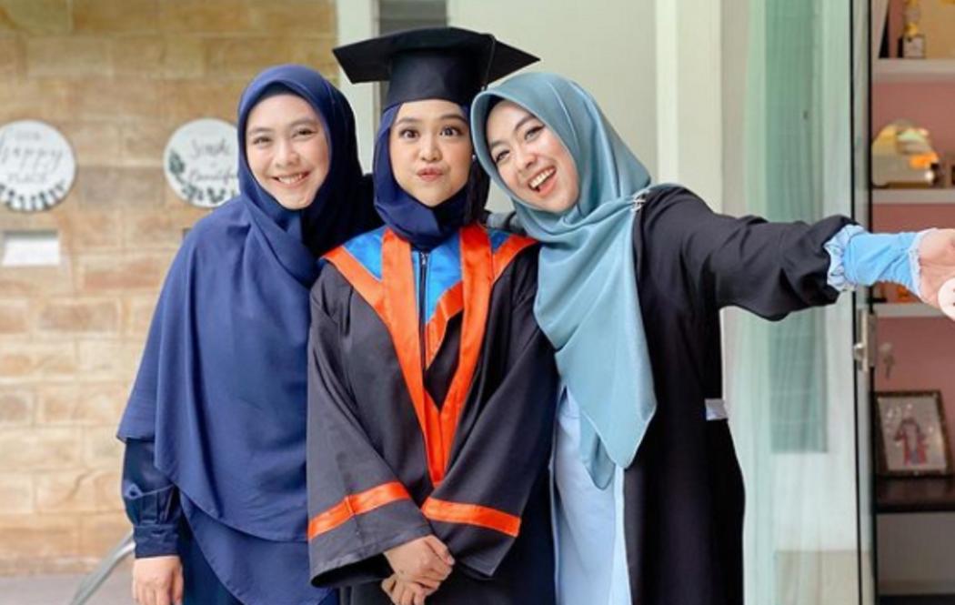 Ria Ricis Wisuda, Doa Oki Setiana Dewi:  Semoga Selalu Sehat, Bahagia, Dikelilingi Orang-Orang Baik
