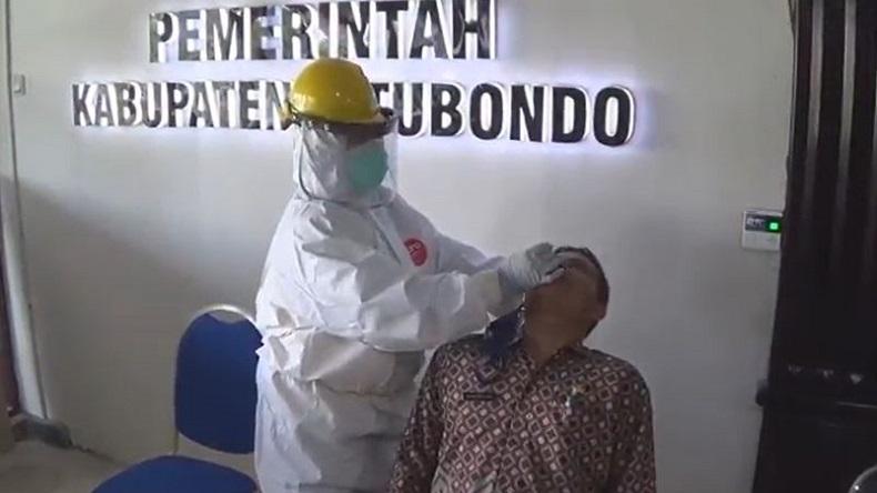 2 dari 32 Kontak Erat Bupati Situbondo Alm Dadang Wigiarto Positif Covid-19, Isolasi Mandiri