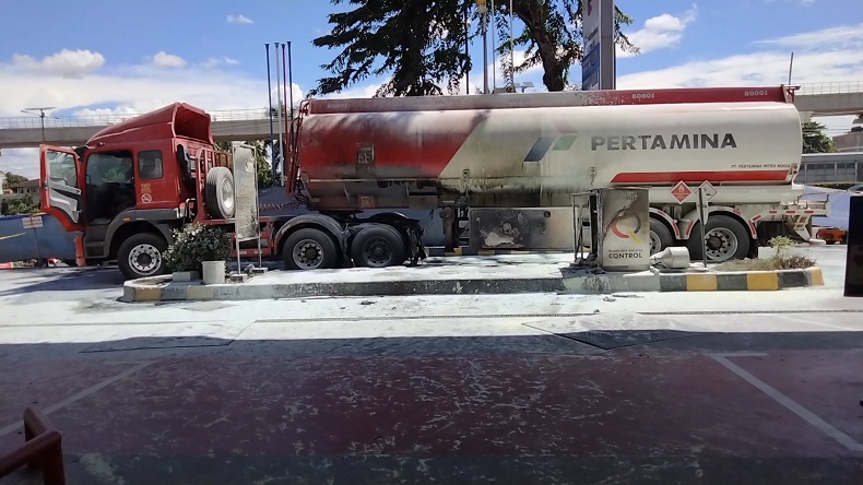 Kebakaran Truk Tangki BBM di SPBU Tebet, Diduga Terjadi Percikan saat Pengisian