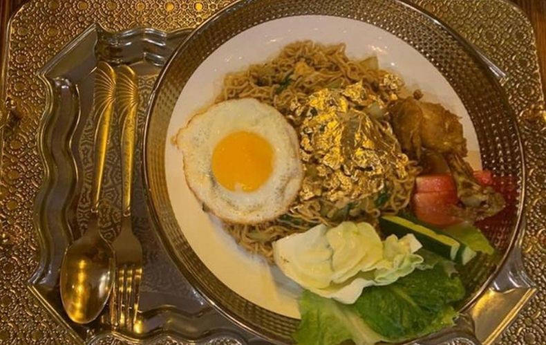 Viral, Mi Goreng Sultan dengan Topping Emas 24 Karat