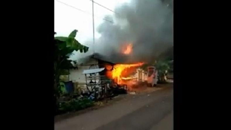 Pemilik Senggol Botol Bensin, Warung Kopi di Tuban Ludes Terbakar