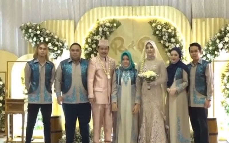 Plt Gubernur Kalsel Tuliskan Happy Weekend, Netizen: Pengantin Baru Semangat