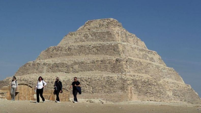  Heboh Pemotretan Model Seksi di Piramida Mesir, Fotografer: Saya Hanya Cari Nafkah