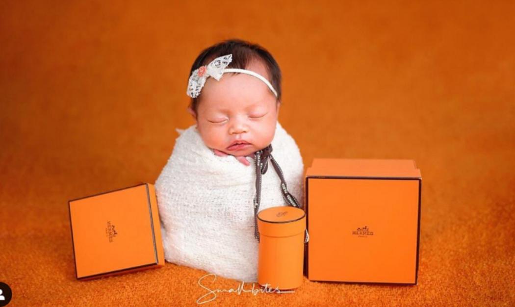 Zaskia Gotik Unggah Potret Gemas Buah Hati Arsila dengan Hermes, Netizen: Mewah Ya Bund