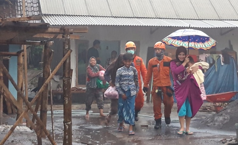 Banjir Lahar Dingin Gunung Semeru, 75 Warga Sumbersari Dievakuasi ke Masjid 