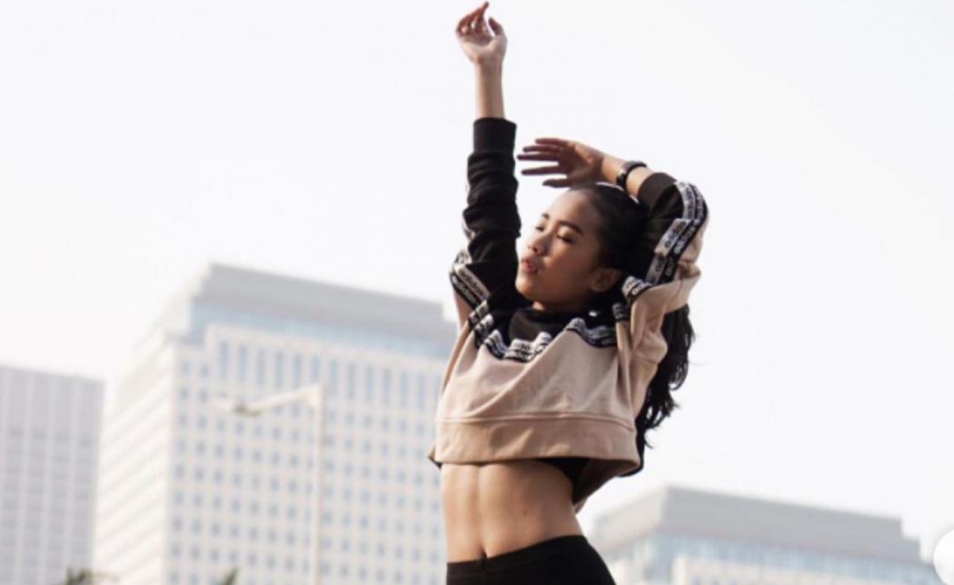 Miliki Perut Rata dan Seksi, Begini 3 Potret Ayya Renita Pemeran Kiki di Ikatan Cinta