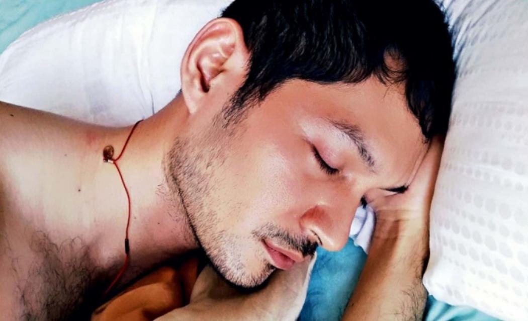 Intip Pose Tidur Evan Sanders Pemeran Nino di Ikatan Cinta, Netizen: Masya Allah Ganteng Sekali