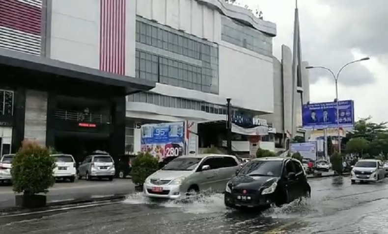 Warga Pontianak di Tepi Sungai Kapuas Diminta Waspada Pasang Air Laut