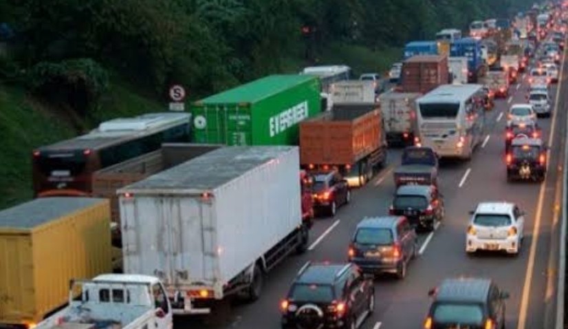 Berkendara di Sekitar Truk Besar, Ini 5 Hal Harus Dipahami agar Tidak Terjadi Kecelakaan