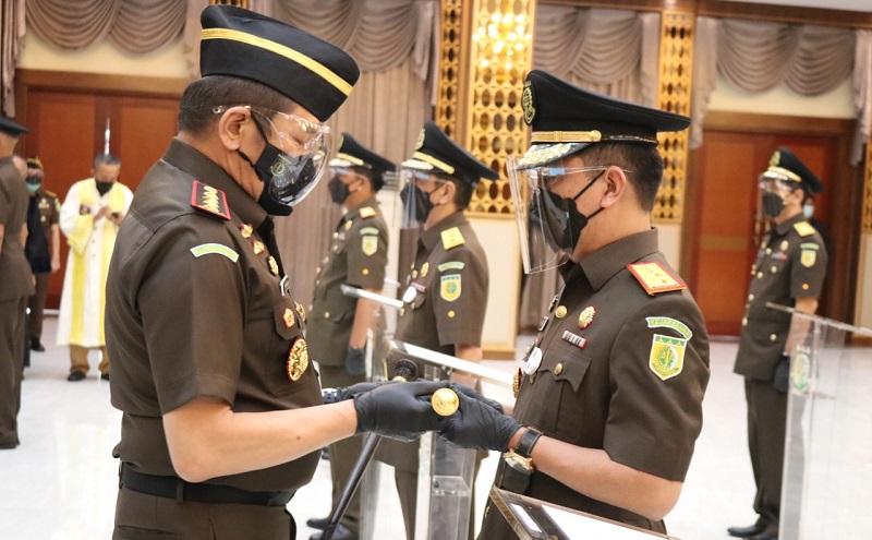 Jaksa Agung Lantik Kajati DKI, Jawa Barat dan Banten