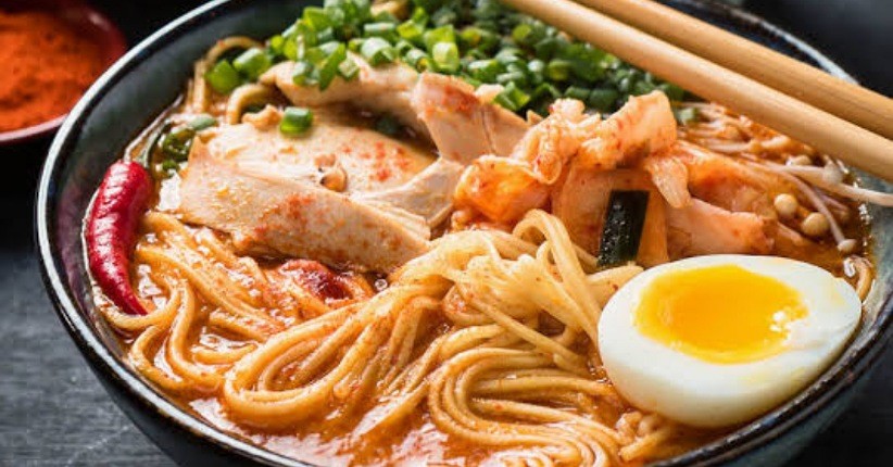 Mencicipi Mi Korea Bertekstur Kenyal dan Lembut, Rasa Rempahnya Bikin Ketagihan