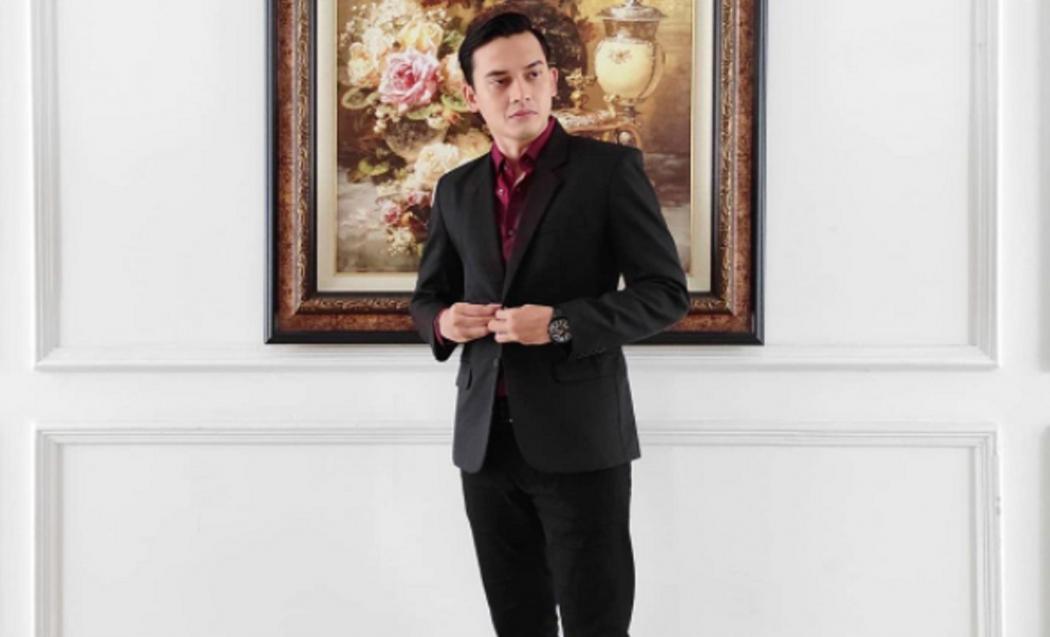 Intip Pose Menawan Ikbal Fauzi Pemeran Rendy di Ikatan Cinta, Netizen: Meleleh Loh Aku