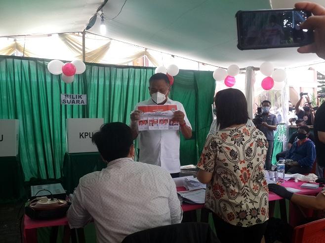 Olly-Steven Raih 177 Suara di TPS Gubernur Petahana Mencoblos