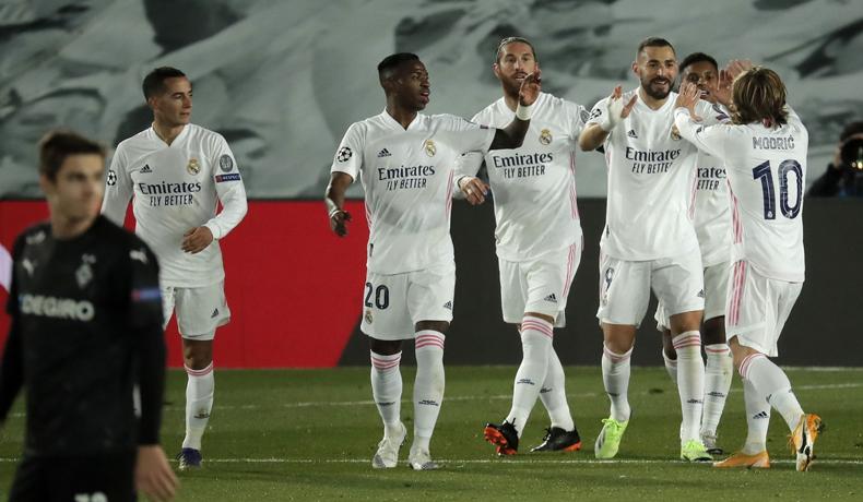 Dua Gol Benzema Bawa Real Madrid Lolos ke Babak 16 Besar