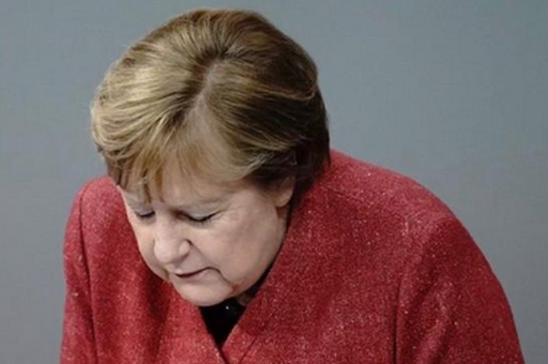 Kanselir Jerman Angela Merkel Minta Maaf hingga Bungkukkan Badan, Ada Apa?
