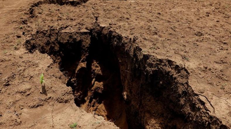 Heboh Perempuan di India 'Ditelan' Bumi saat Cuci Pakaian