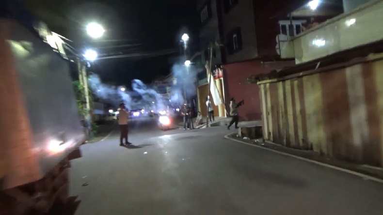 Tawuran 2 Kelompok Massa di Makassar, Polisi Lepaskan Gas Air Mata