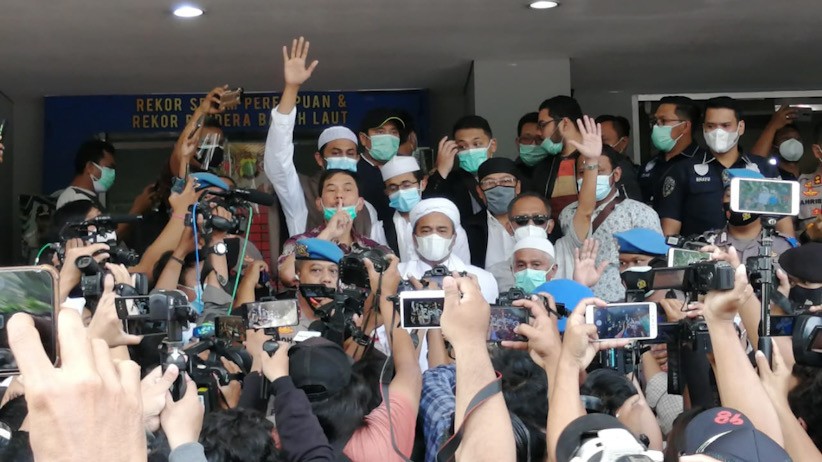 Habib Rizieq Ditahan Polisi Usai Diperiksa, Kuasa Hukum: Beliau Pejuang Siap Segala Kemungkinan
