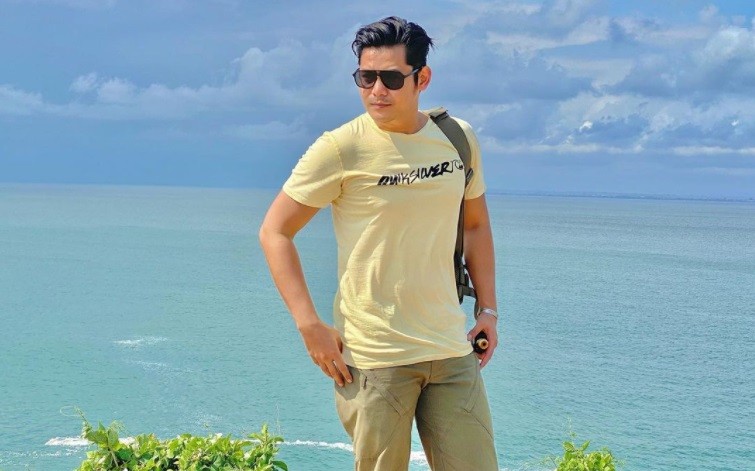 Fiki Alman Adik Aldebaran Dicium Fara Shakila, Netizen Salfok: Manis Banget Senyumnya