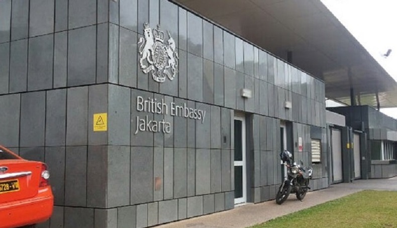 Kedubes Inggris Kibarkan Bendera LGBT di Jakarta, Kemlu Ungkap Kekecewaan