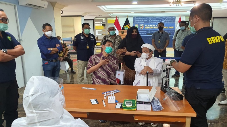 Tiba di Polda Metro Jaya, Habib Rizieq Dites Rapid Lalu Diperiksa sebagai Tersangka