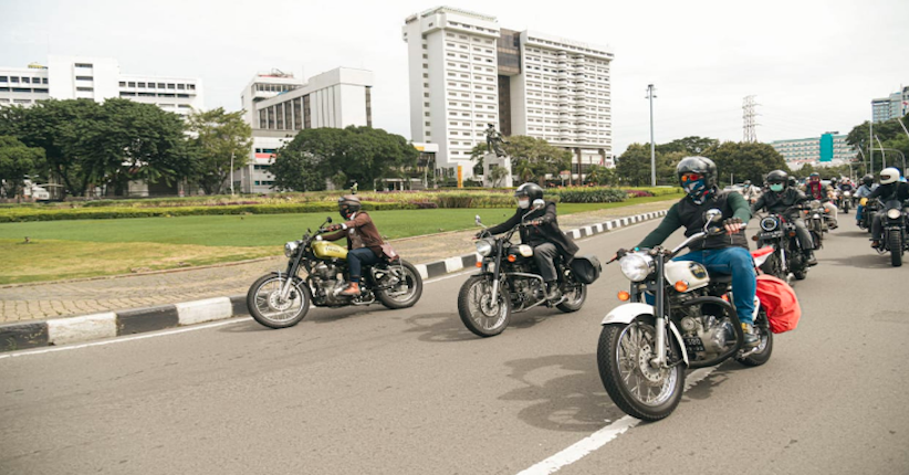 Royal Enfield Ajak Komunitas Nostalgia ke Kota Tua Jakarta