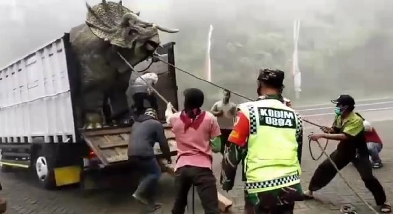 Kocak, Netizen Kaitkan Video Viral Dinosaurus di Gunung Lawu dengan FPI dan Habib Rizieq  