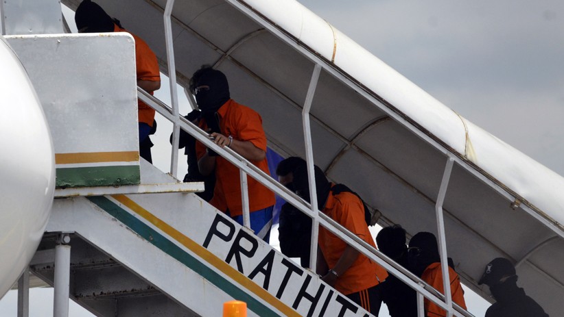 Densus Pindahkan 69 Terduga Teroris Jaringan Vila Mutiara Sulsel ke Jakarta