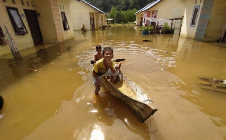 Banjir Pasang Air Laut Rendam Puluhan Rumah Nelayan di Sukadana Kayong Utara