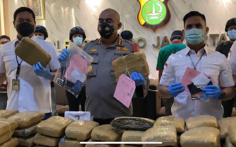 Polisi Gagalkan Penyelundupan 173 Kg Ganja ke Jakarta, Disembunyikan dalam Paket Kedondong