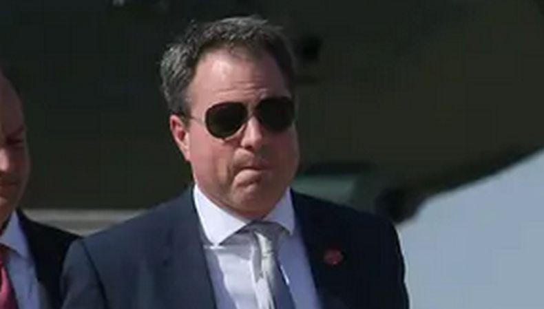 Donald Trump Ditinggal Orang Dekat Lagi, Sekretaris Staf Derek Lyons Mundur