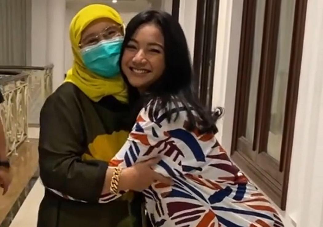 Ibunda Inul Daratista Ketemu Glenca Chysara Pemeran Elsa: Ih Gemes, Tak Cubit Nih