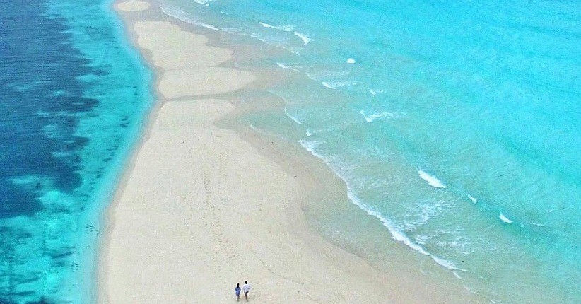 Berjalan di Tengah Laut Mengunjungi Keunikan Pulau Ngurtafur di Maluku