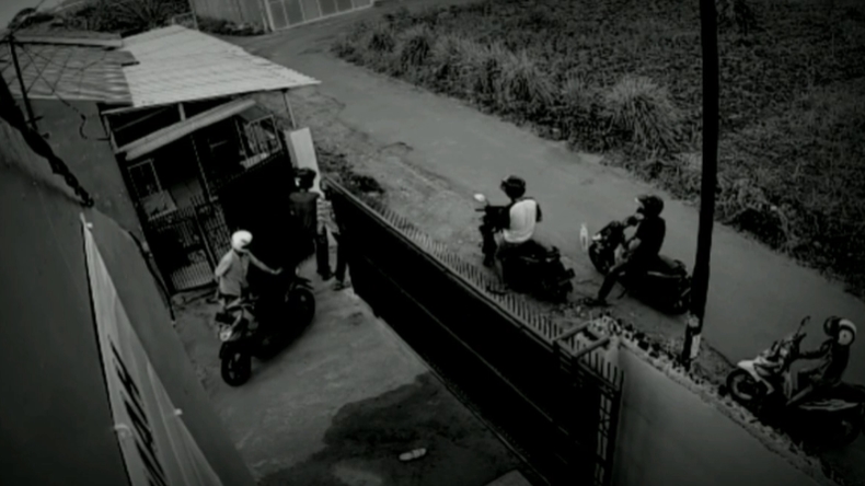 6 Pelaku Curanmor Terekam CCTV Gasak Motor Warga Lampung