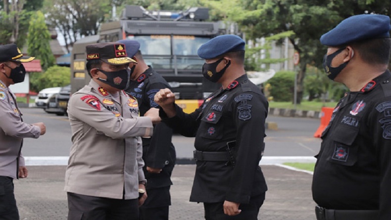 Kapolda Sulut Pimpin Apel Pemberangkatan 2 SSK Brimob BKO Polda Metro Jaya
