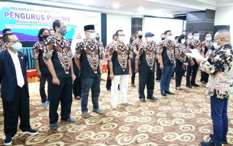 Pengurus PWI DIY Dilantik, Sultan: Pers Harus Melawan Hoaks yang Mengancam Eksistensi Negara