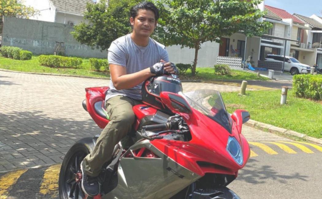 Gaya Keren Fiki Alman Adik Aldebaran, Netizen Gemas: Mas, Kok Ganteng Sih