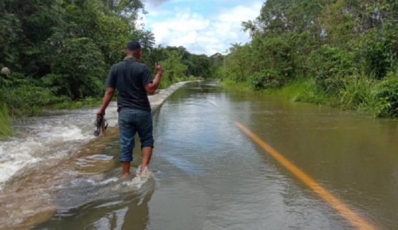 Hujan Deras, Jalan Menuju Perbatasan Malaysia di Kapuas Hulu Terendam Banjir