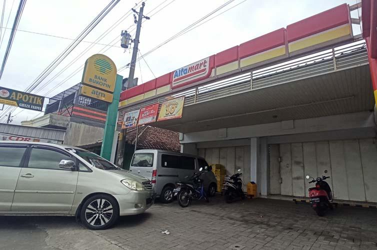 Komplotan Pencuri Bobol Minimarket di Karanganyar,  Beraksi dengan Sajam dan Pistol