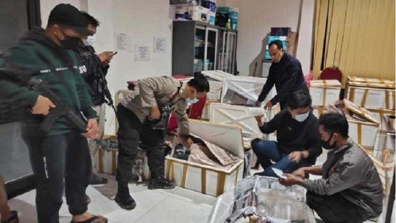 Polisi Gerebek Rumah Penampungan Baby Lobster, 7 Pria Disikat