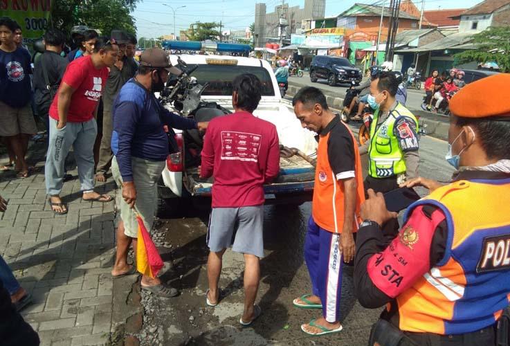 Tak Hiraukan Suara Suling Masinis, Warga Semarang Tewas Tertabrak KA Barang