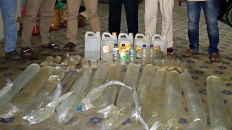 Aparat Polsek Salahutu Razia Miras Tradisional Tak Berizin, 30 Liter Sopi Diamankan