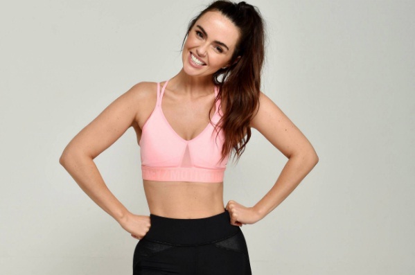 Mantan Pemain MU Kencani Janda Cantik Bintang Sinetron Inggris